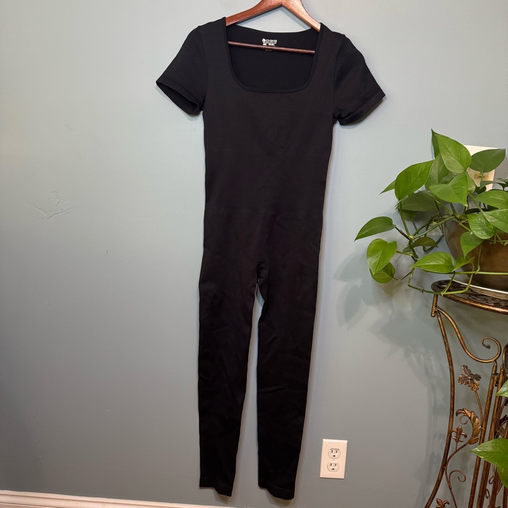 OQQ Black Short-Sleeve Scoop Neck Full-Length Bodysuit Womens EUC. Size Medium - Picture 9 of 9